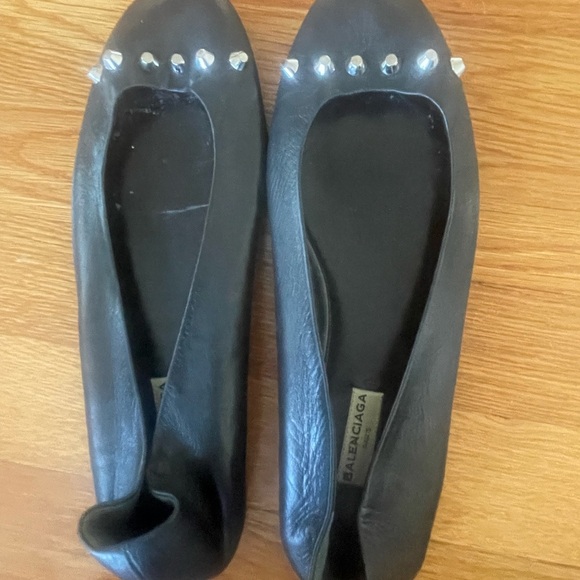 Black Balenciaga studded flats. - Picture 2 of 7